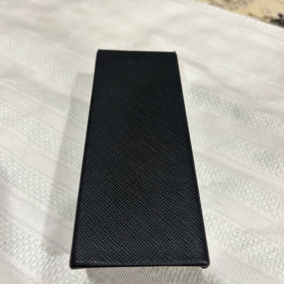 Prada sunglasses & case - Picture 9 of 9